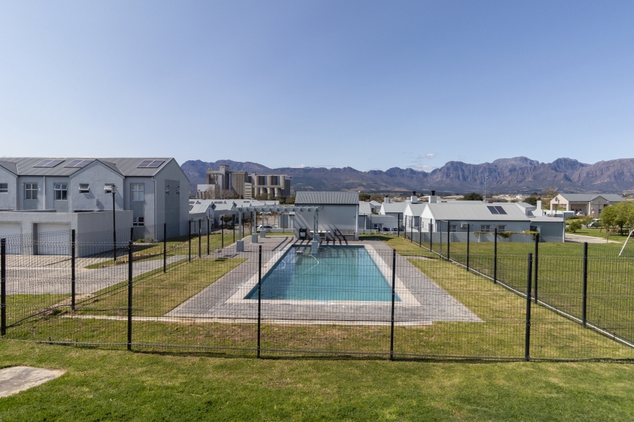 2 Bedroom Property for Sale in Honeydew Country Estate Western Cape